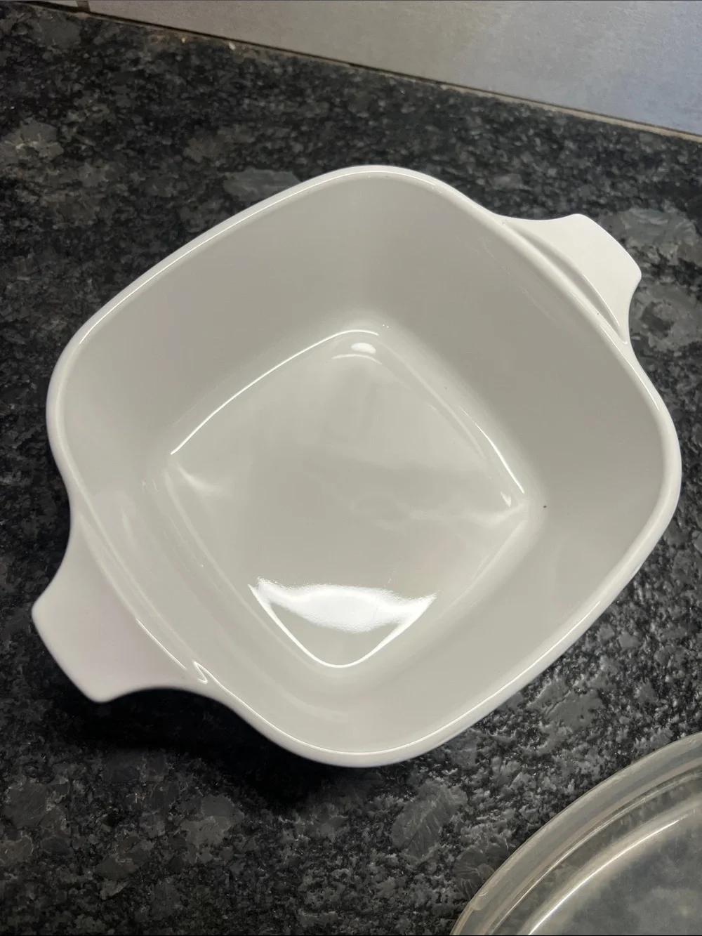 Corningware 2-3/4 cup casserole dish withWhite